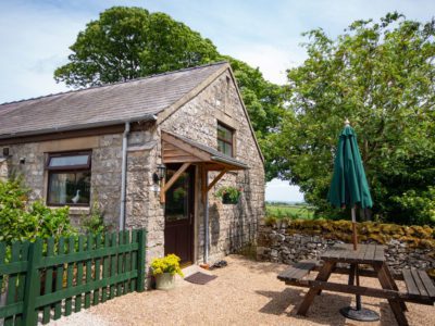 Bakewell Cottage sleeping 2 + dogs welcome