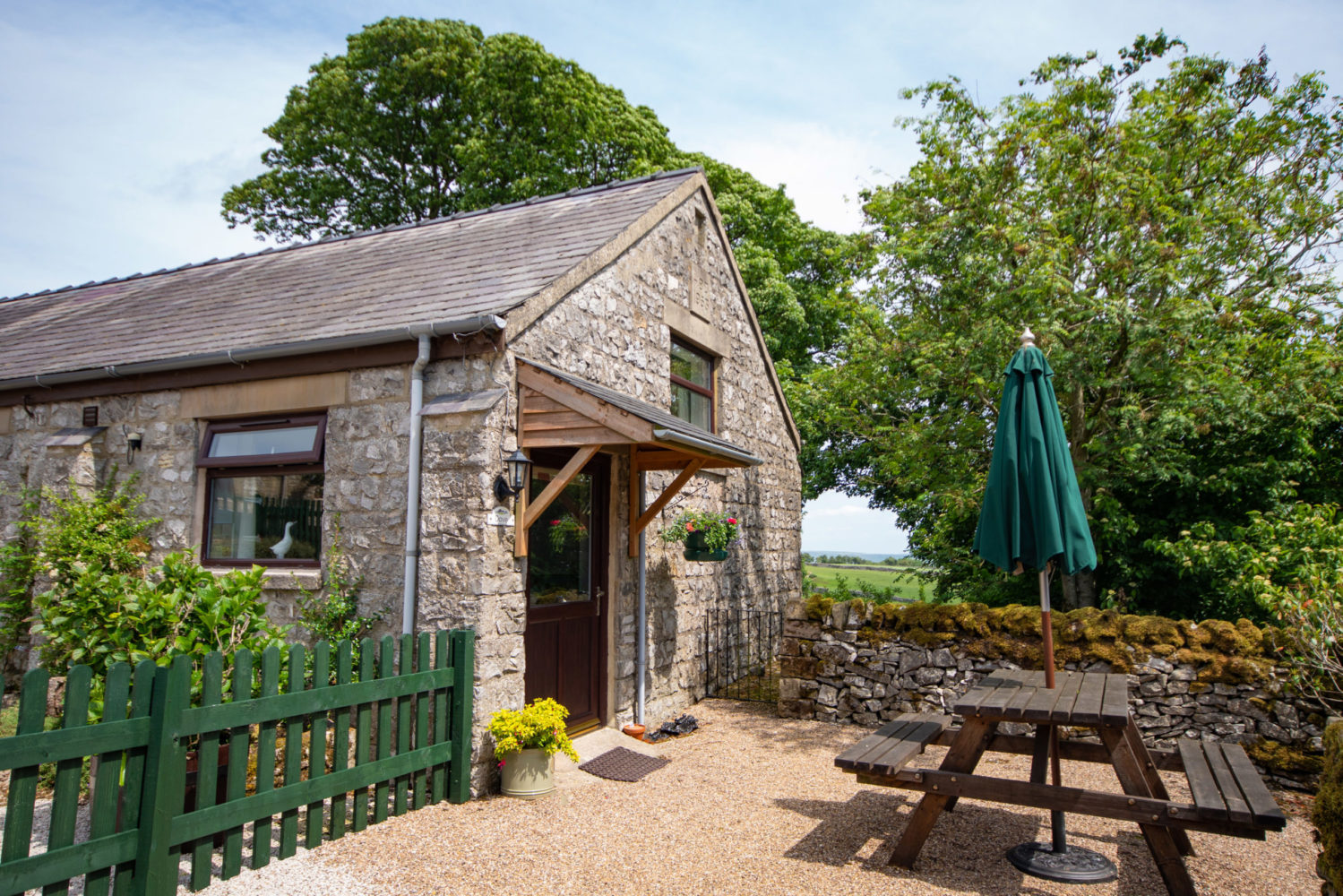 Bakewell Cottage sleeping 2 + dogs welcome